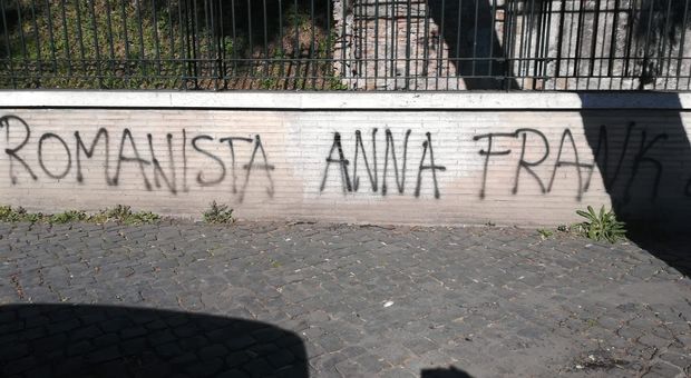 Lazio-Roma, attesi 50mila tifosi: alzate le misure di sicurezza dopo le scritte antisemite. La mappa Lazio-Roma, attesi 50mila tifosi: alzate le misure di sicurezza dopo le scritte antisemite. La mappa