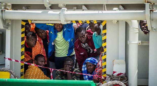 Sbarco a Pozzallo nel 2016 (foto AlessandroRota - Oxfam) Sbarco a Pozzallo nel 2016 (foto AlessandroRota - Oxfam)
