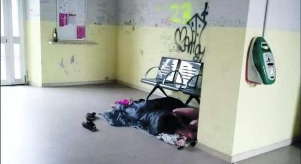 Dormitorio in stazione: in tre accampati a Polpet Dormitorio in stazione: in tre accampati a Polpet