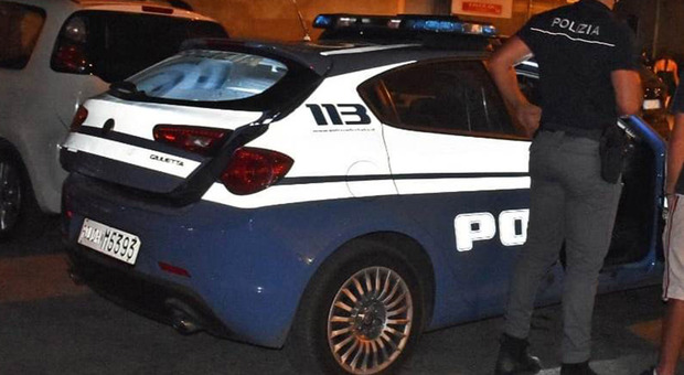 Morto il ciclista pugliese che si è scontrato con una volante della polizia: l'incidente a Torino