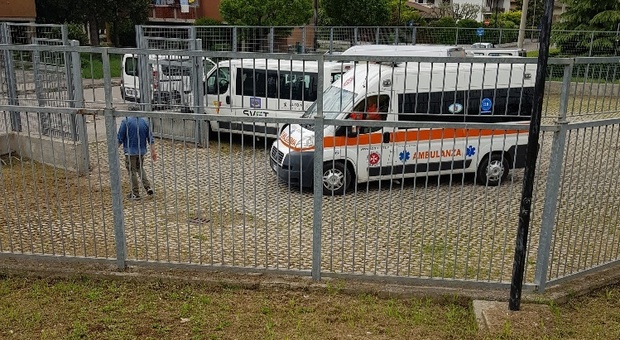 L'ambulanza arrivata allo stadio di Este