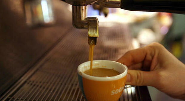 Pausa caffè, la Cassazione chiarisce: «È a rischio e pericolo del lavoratore, nessun risarcimento»