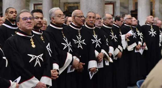 L'ira di Papa Francesco contro l'Ordine di Malta: «Collaborate con la commissione di inchiesta»