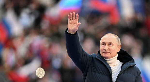 «Putin ha un cancro alla tiroide», la rivelazione choc. Ma il Cremlino nega tutto