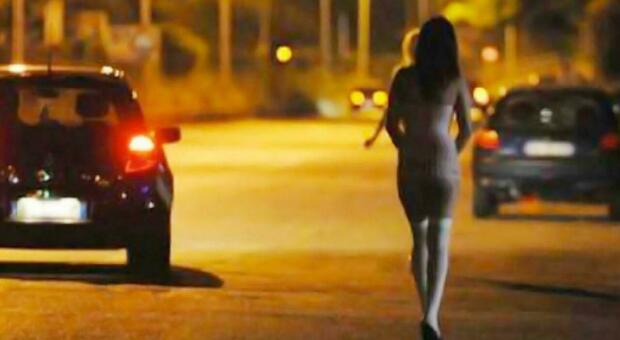 Prostituta 20enne arrestata per estorsione e minacce di morte al cliente