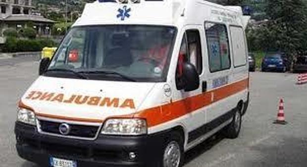 Schianto in auto, la vittima è un 17enne: una donna vede il cadavere e muore stroncata da malore