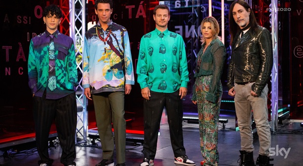 X Factor 2020, la semifinale: ospiti i Pinguini Tattici Nucleari. Nella prima manche i featuring con i grandi artisti