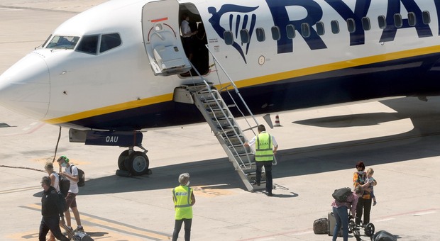 Voli cancellati per Covid: Ryanair, EasyJet, Vueling e Blue Panorama rimborseranno i biglietti
