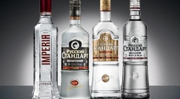 «Boicottare la vodka!». L'ultima idea anti-Russia arriva dagli Stati Uniti: bottiglie bandite nei supermercati