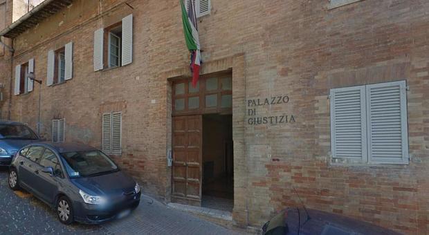 Corruzione e abuso d'ufficio a Urbino Servizi: tra i 42 indagati anche il sindaco e la sua ex vice