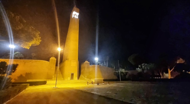 Precipita dal Monumento al Marinaio: 30enne muore in ospedale