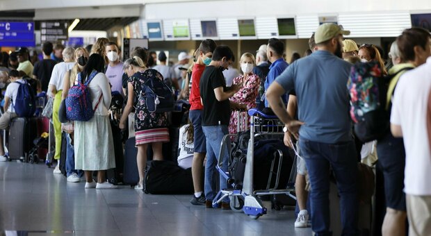Caos voli, a rischio 800 milioni di ricavi dal turismo: l'Italia questa estate potrebbe perdere oltre un milioni di passeggeri