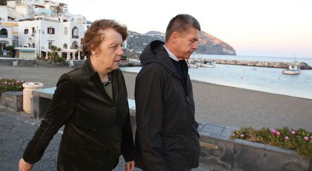 Angela Merkel e marito a passeggio per Ischia