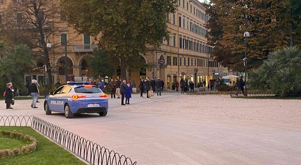 I controlli della polizia in piazza Cavour