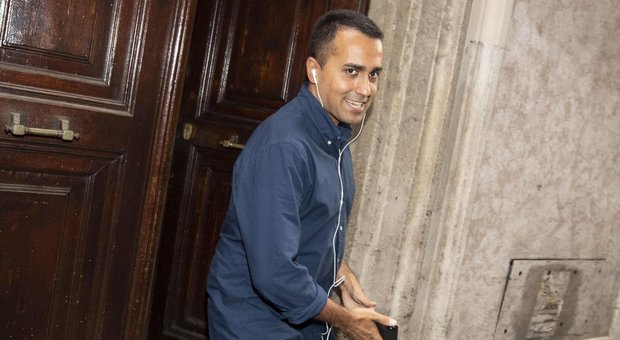 Di Maio, messaggio agli scissionisti: «Così rischiate di far cadere il governo» Di Maio, messaggio agli scissionisti: «Così rischiate di far cadere il governo»