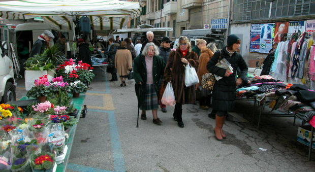 Lunedì riapronto i mercati anche scoperti, ecco come accedervi. Trasloca il mercato di via Maratta