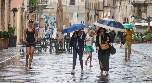 Ferragosto con i temporali: allerta gialla. La soluzione per i turisti: la Galleria Nazionale dell'Umbria sarà aperta