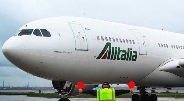 Coronavirus, alle Mauritius fermo aereo con 300 italiani a bordo: lombardi e veneti non sbarcano Coronavirus, alle Mauritius fermo aereo con 300 italiani a bordo: lombardi e veneti non sbarcano