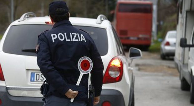 Spostamenti, regioni aprono confini. Speranza frena: solo per le urgenze Spostamenti, regioni aprono confini. Speranza frena: solo per le urgenze