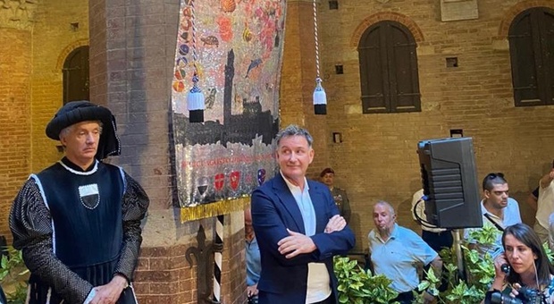 Il Palio di Anastasio, artista di casa a Lubriano: ''L'ovazione dei senesi mi ha emozionato''