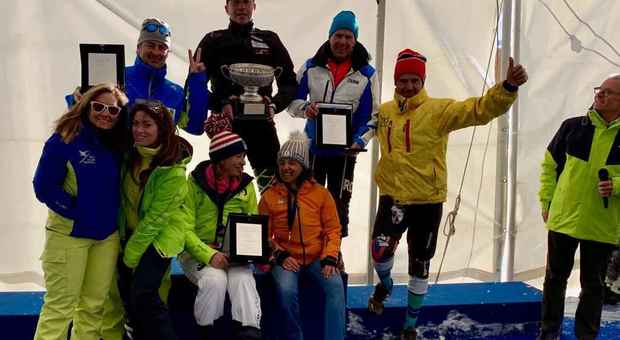 I vincitori del trofeo Italo kuhne al miglior team ai campionati italiani master di sci di Roccaraso