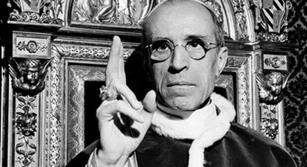 Nazismo, il dilemma sui silenzi di Pio XII ma spuntano altre carte di ebrei che gli chiedevano aiuto