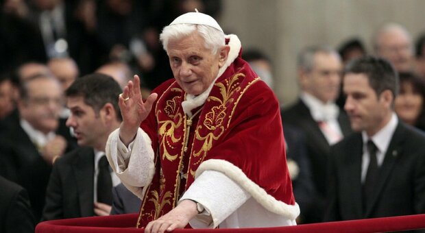 Scandalo pedofilia, la lettera di Benedetto XVI: «Chiedo perdono». E ringrazia Papa Francesco