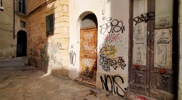 Lecce: l’altro centro storico, rischio degrado. «Più controlli nelle strade buie»