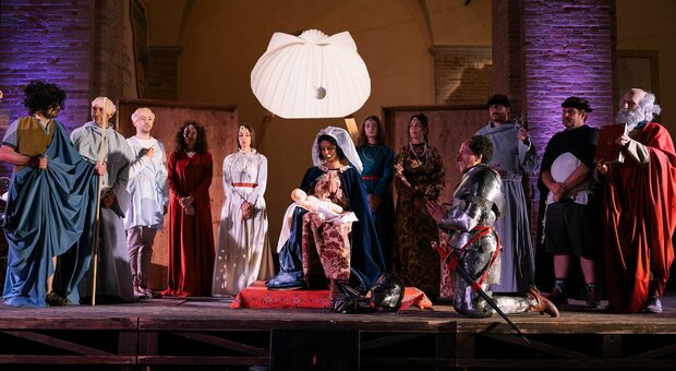 Urbino, estratti i biglietti vincenti de La Riffa del Duca Festa del Duca Federicus Theatrum