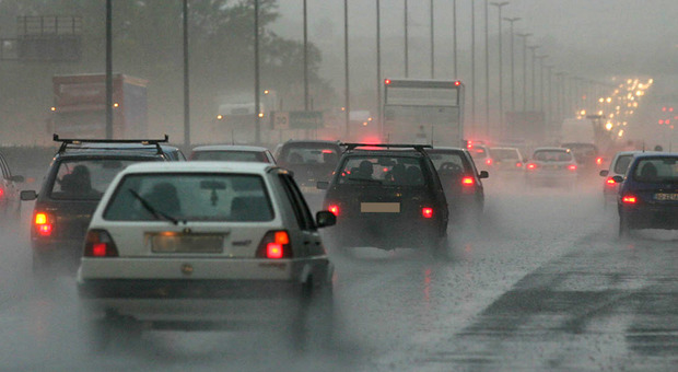 Traffico in tilt sul Gra per pioggia e raffiche di vento: allerta per le prossime ore