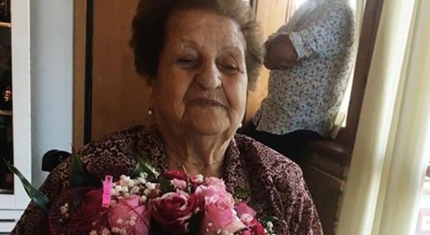 Pesaro, nonna Ilde sconfigge il Coronavirus a 92 anni e torna fialmente a casa