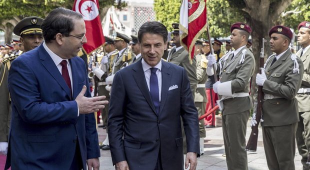 Giuseppe Conte a Tunisi con il premier tunisino Youssef Chahed
