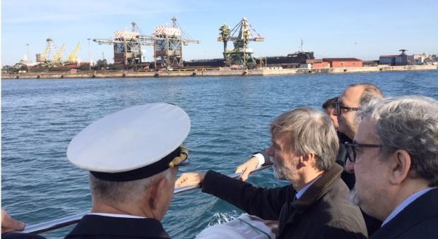 Il ministro Graziano Delrio al porto di Taranto