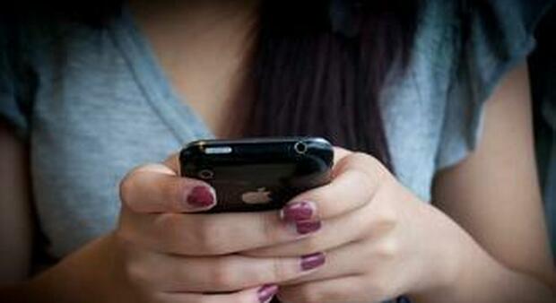 «Spogliati o ti ammazzo la famiglia», arrestato giovane che adescava ragazzine online «Spogliati o ti ammazzo la famiglia», arrestato giovane che adescava ragazzine online