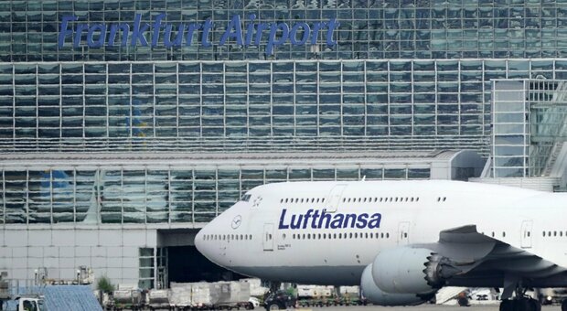 Sciopero dei piloti Lufthansa, blocco totale: cancellati più di 800 voli nella giornata di domani