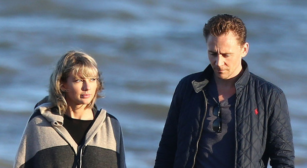 Taylor Swift e Tom Hiddleston si sono lasciati: "Lui non voleva più fare lo zerbino"