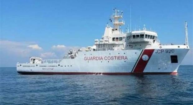Nave Gregoretti con 135 migranti a bordo: il Viminale vieta l'autorizzazione allo sbarco