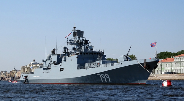 «In fiamme la Admiral Makarov», la seconda nave da guerra russa più importante. Il Cremlino (per ora) smentisce