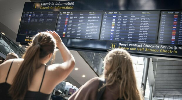 Europa, caos voli, l'allarme di Allianz Trade: «Il costo dei voli aumenterà del 21%»