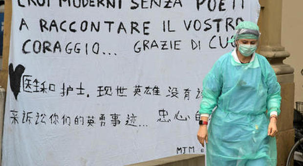 Coronavirus, la lettera dei medici di Bergamo: «Ospedale contaminato, i pazienti più anziani non vengono rianimati, muoiono soli»