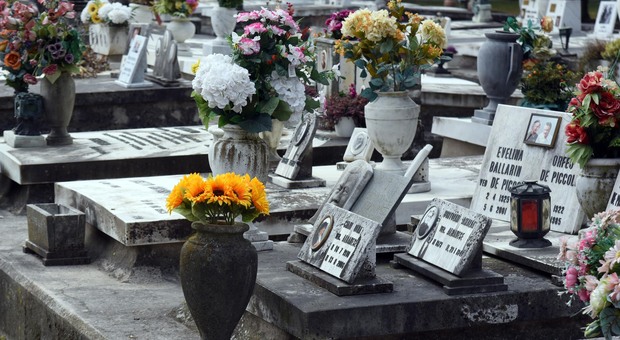 Cimitero (foto d'archivio)