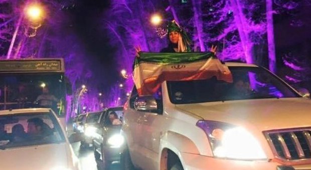Nucleare iraniano, entusiasmo e caroselli di auto a Teheran dopo l'intesa: ora tutti sognano la rinascita economica