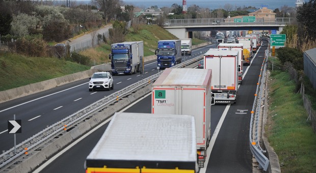 A14, lavori per i danni di un incidente: chiusure notturne e traffico sulla statale 16 A14, lavori per i danni di un incidente: chiusure notturne e traffico sulla statale 16