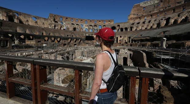 Il Colosseo visto dall'arena nella foto di Francesco Toiati Il Colosseo visto dall'arena nella foto di Francesco Toiati