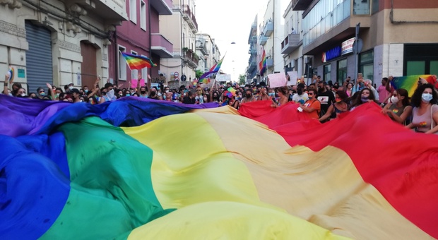 In piazza per difendere i diritti Lgbt: torna il Pride a Bari