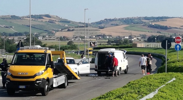 Porto Sant'Elpidio, travolto e scaraventato in un cespuglio: grave un motociclista