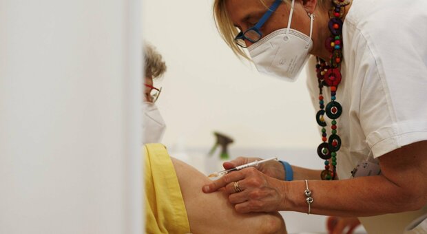 Lazio, vaccini ai pazienti dimessi: nuovo piano per gli ospedali