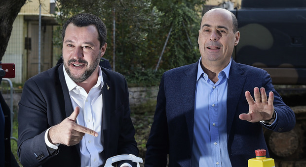 Salvini e la citofonata, Zingaretti attacca: «Lo faccia con i mafiosi che non ha catturato» Salvini e la citofonata, Zingaretti attacca: «Lo faccia con i mafiosi che non ha catturato»