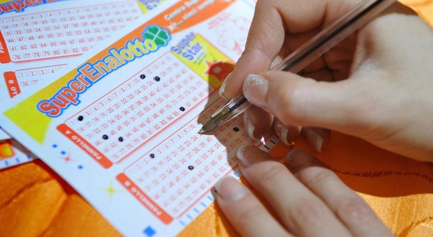 Superenalotto, nessun 6. Il jackpot record sale a 205,4 milioni Superenalotto, nessun 6. Il jackpot record sale a 205,4 milioni