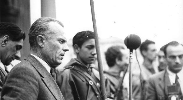 Sandro Pertini in una foto del 1945 Sandro Pertini in una foto del 1945